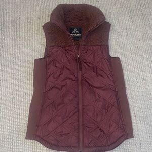 Prana Vest in burgundy size Small